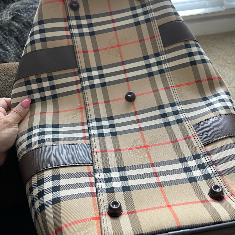 Burberry’s Boston travel bag - Picture 10 of 10